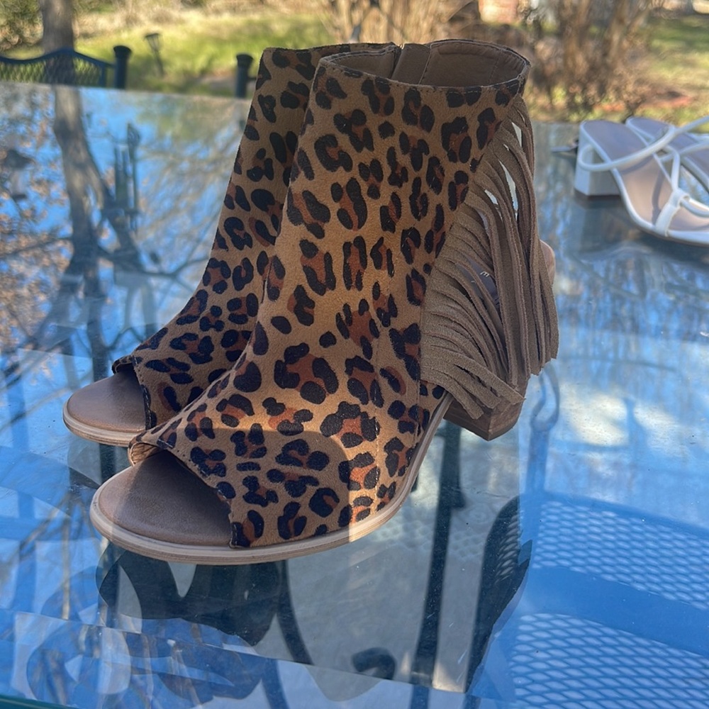 Shoes - Picture 3 of 3